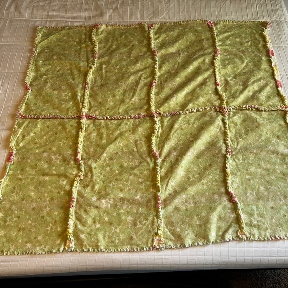 Hand Crafted Other - Nee Baby Rag Quilt in Green